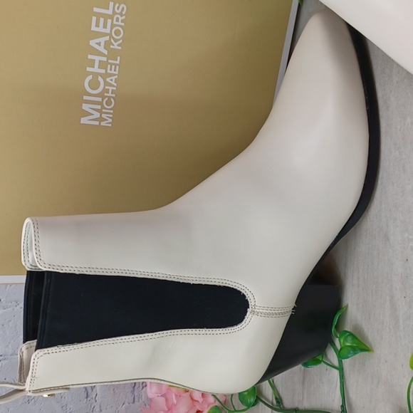 Michael Kors Kinlee Bootie NIB - Picture 3 of 10